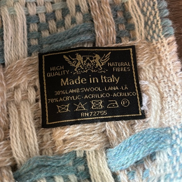 Two knitted lambs wool infinity scarves - Picture 7 of 7